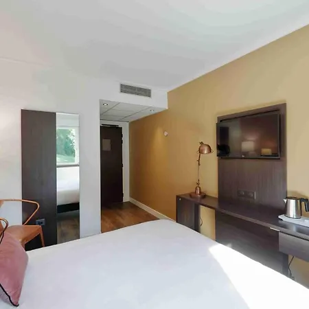 Kyriad Crepy En Valois Hotel Buitenkant foto