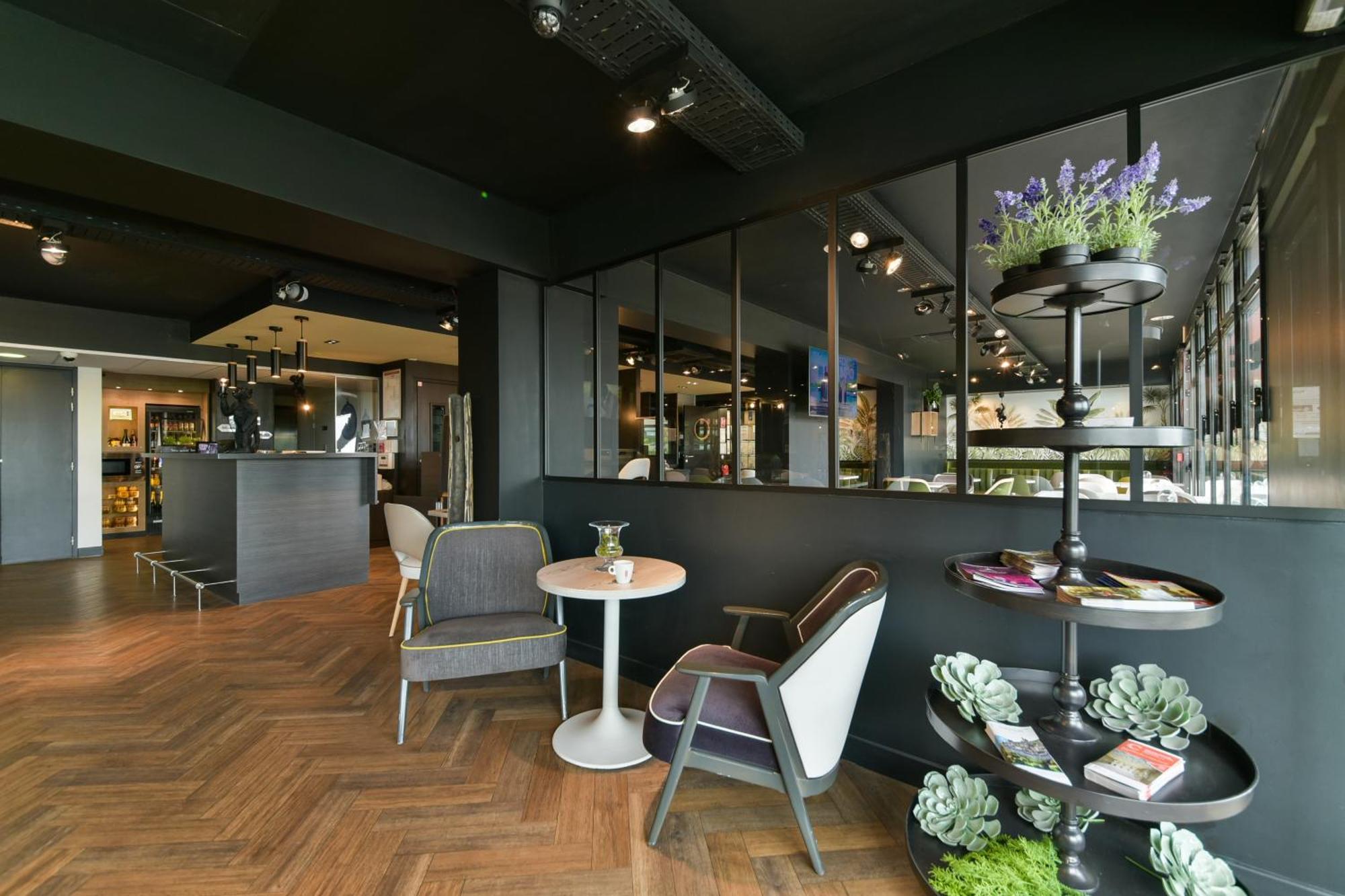Kyriad En Valois Hotel 3*